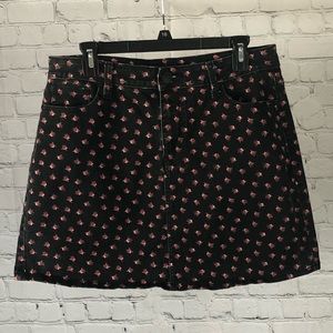SKIRT - Forever 21 denim mini skirt in black with pink roses pattern. Size OX